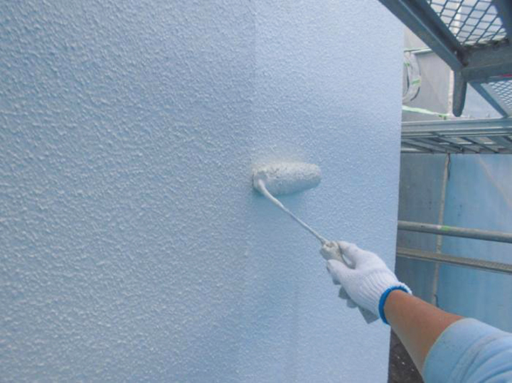 上塗りは無機ハイブリッド塗装です。KFケミカルワールドセラグランツは超耐久性、低汚染性、柔軟性もあるナンバーワン塗料です。